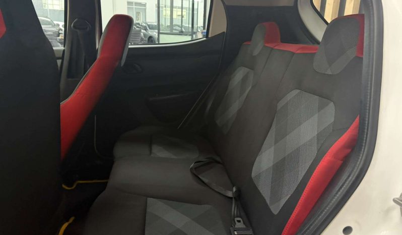 
								Renault KWID KWID 1.0 DYNAMIQUE / ZEN / TECHNO 5DR full									