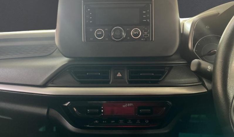 
								SUZUKI SWIFT 1.2 GL MT full									