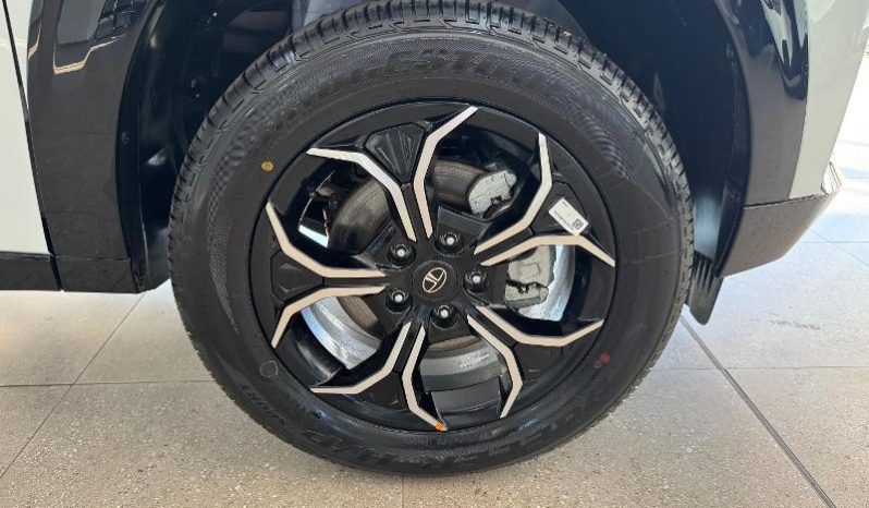 
								Tata Curvv 1.2T Creative Dca full									