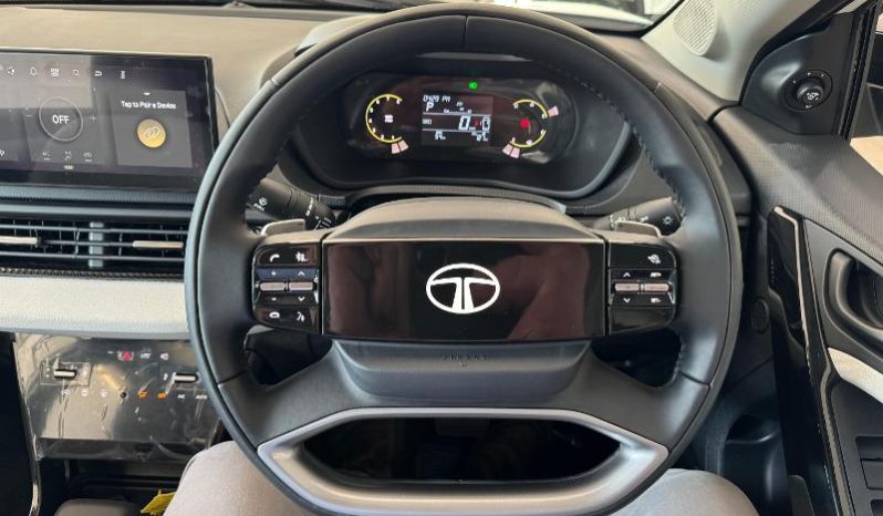 
								Tata Curvv 1.2T Creative Dca full									
