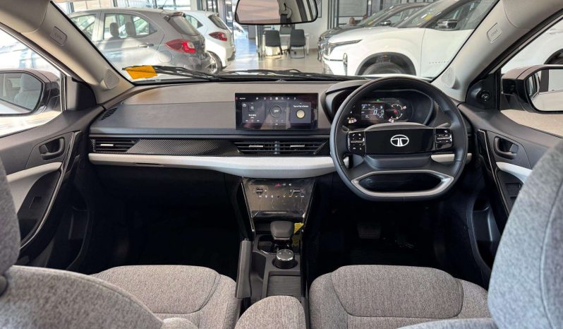 
								Tata Curvv 1.2T Creative Dca full									