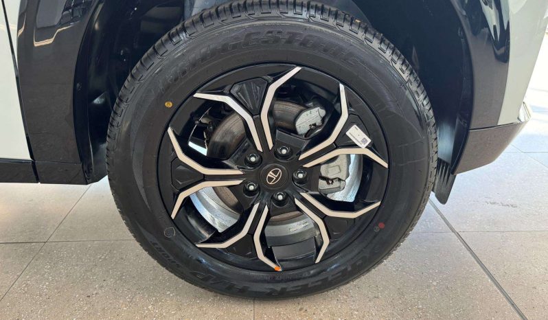 
								Tata Curvv 1.2T Creative Dca full									