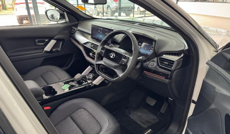 
								Tata Harrier 2.0TD Fearless Plus At full									