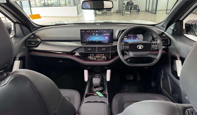 
								Tata Harrier 2.0TD Pure Plus At full									