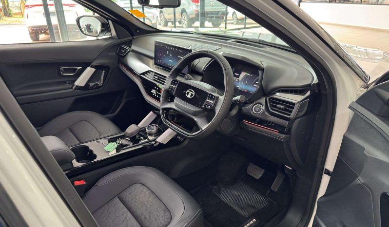 
								Tata Harrier 2.0TD Pure Plus At full									
