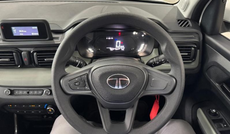 
								Tata Punch 1.2 Adventure full									