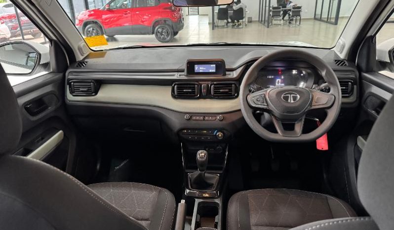 
								Tata Punch 1.2 Adventure full									