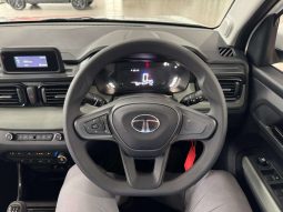 
										Tata Punch 1.2 Adventure full									