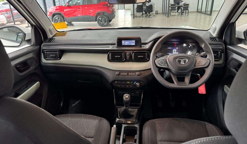
								Tata Punch 1.2 Adventure full									