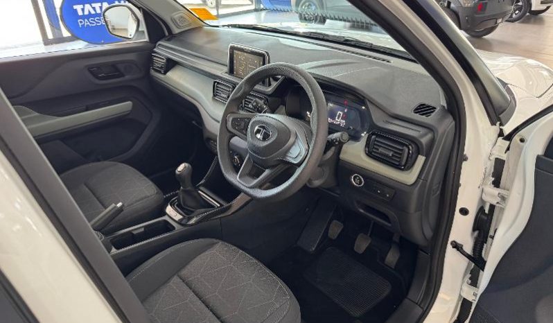 
								Tata Punch 1.2 Adventure Plus S full									