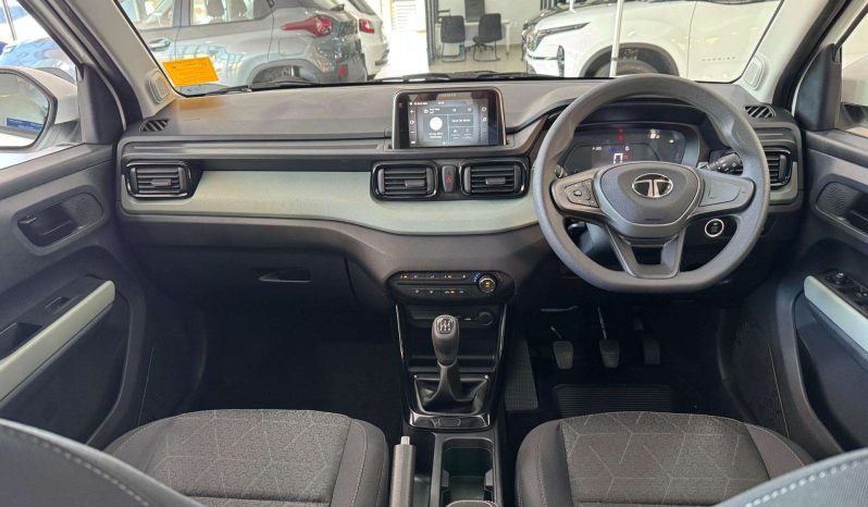 
								Tata Punch 1.2 Adventure Plus S full									