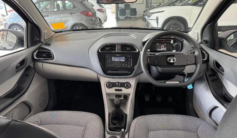 
								Tata Tiago 1.2 Xm full									