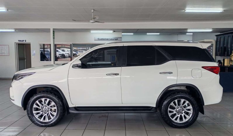 
								Toyota Fortuner FORTUNER 2.8GD-6 R/B A/T full									
