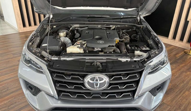 
								Toyota Fortuner FORTUNER 2.8GD-6 R/B A/T full									