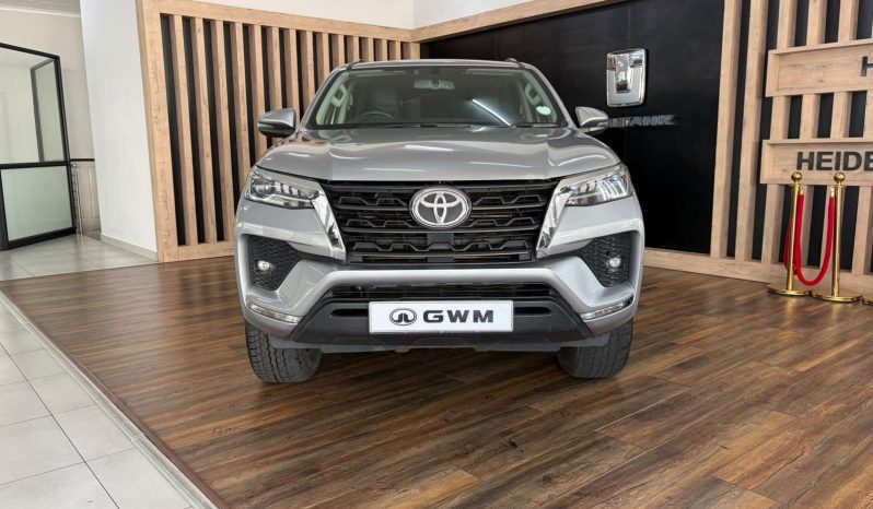 
								Toyota Fortuner FORTUNER 2.8GD-6 R/B A/T full									
