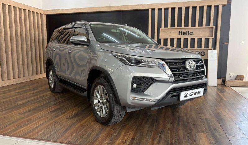 
								Toyota Fortuner FORTUNER 2.8GD-6 R/B A/T full									