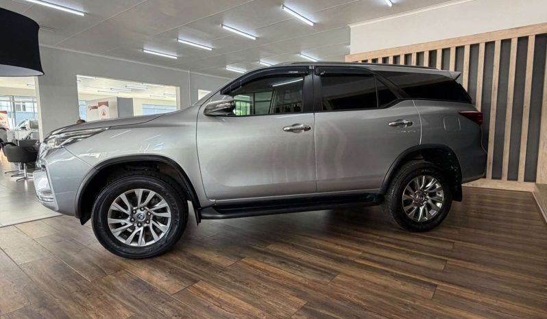 
								Toyota Fortuner FORTUNER 2.8GD-6 R/B A/T full									