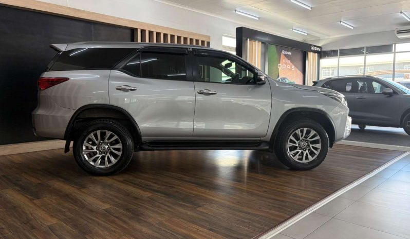 
								Toyota Fortuner FORTUNER 2.8GD-6 R/B A/T full									