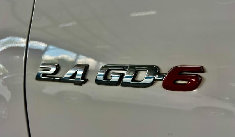 
								Toyota Hilux 2.4 Gd-6 Rb Raider At full									