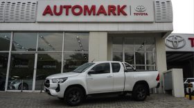 Toyota Hilux 2.4GD-6 Xtra Cab Raider Manual