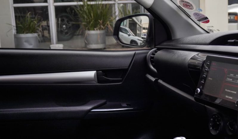 
								Toyota Hilux 2.4GD-6 Xtra Cab Raider Manual full									