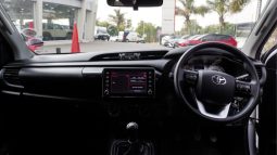 
										Toyota Hilux 2.4GD-6 Xtra Cab Raider Manual full									