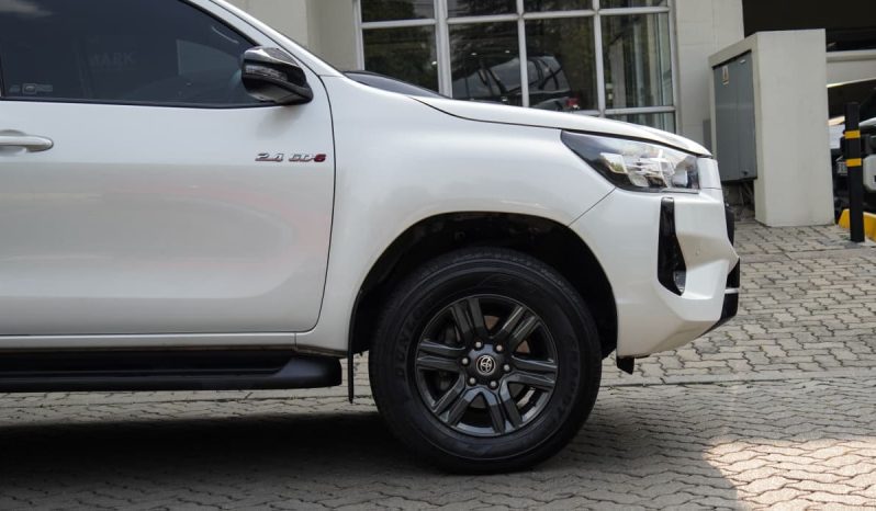 
								Toyota Hilux 2.4GD-6 Xtra Cab Raider Manual full									