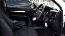
										Toyota Hilux 2.4GD-6 Xtra Cab Raider Manual full									