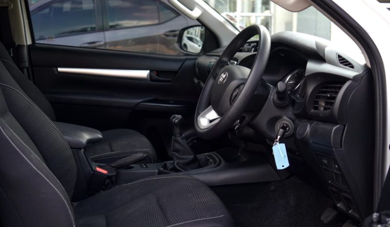 
								Toyota Hilux 2.4GD-6 Xtra Cab Raider Manual full									