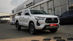 
										Toyota Hilux 2.4GD-6 Xtra Cab Raider Manual full									