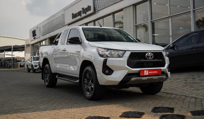 
								Toyota Hilux 2.4GD-6 Xtra Cab Raider Manual full									