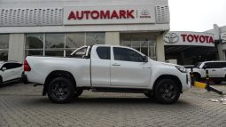 
										Toyota Hilux 2.4GD-6 Xtra Cab Raider Manual full									
