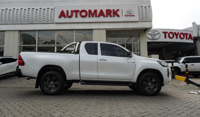 
								Toyota Hilux 2.4GD-6 Xtra Cab Raider Manual full									