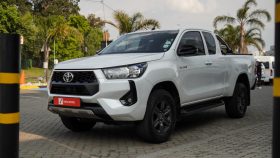 Toyota Hilux 2.4GD-6 Xtra Cab Raider Manual