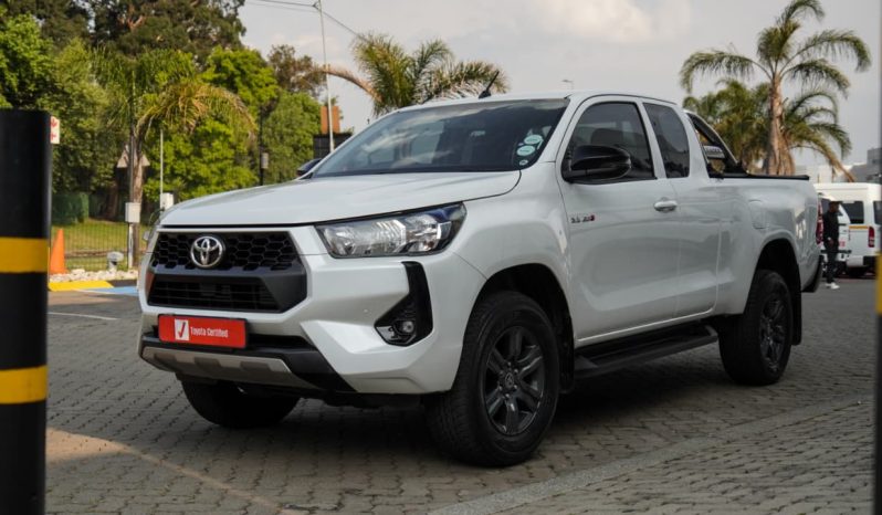 
								Toyota Hilux 2.4GD-6 Xtra Cab Raider Manual full									