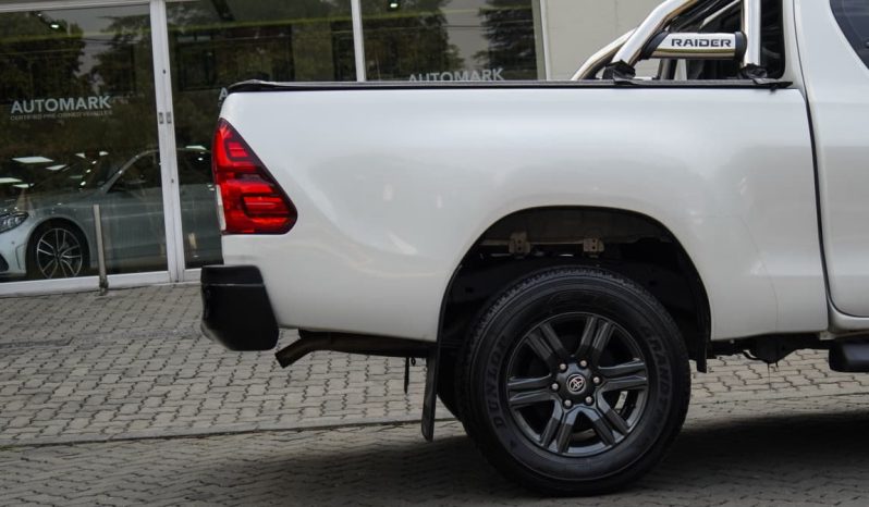
								Toyota Hilux 2.4GD-6 Xtra Cab Raider Manual full									