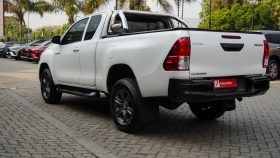 Toyota Hilux 2.4GD-6 Xtra Cab Raider Manual