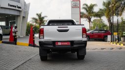 
										Toyota Hilux 2.4GD-6 Xtra Cab Raider Manual full									