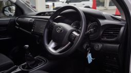 
										Toyota Hilux 2.4GD-6 Xtra Cab Raider Manual full									