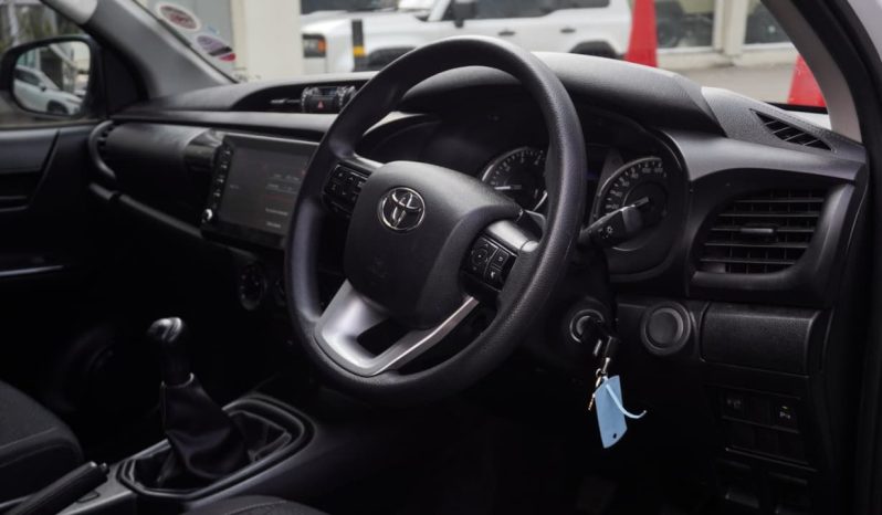 
								Toyota Hilux 2.4GD-6 Xtra Cab Raider Manual full									