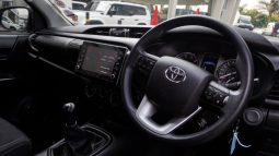 
										Toyota Hilux 2.4GD-6 Xtra Cab Raider Manual full									