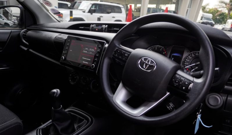 
								Toyota Hilux 2.4GD-6 Xtra Cab Raider Manual full									