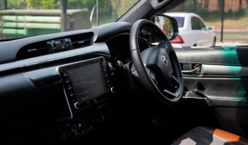 
								Toyota Hilux 2.8GD-6 Double Cab Legend Auto full									