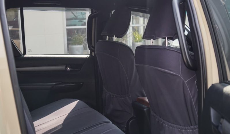 
								Toyota Hilux 2.8GD-6 Double Cab Legend Auto full									