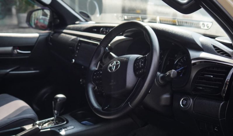 
								Toyota Hilux 2.8GD-6 Double Cab Legend Auto full									