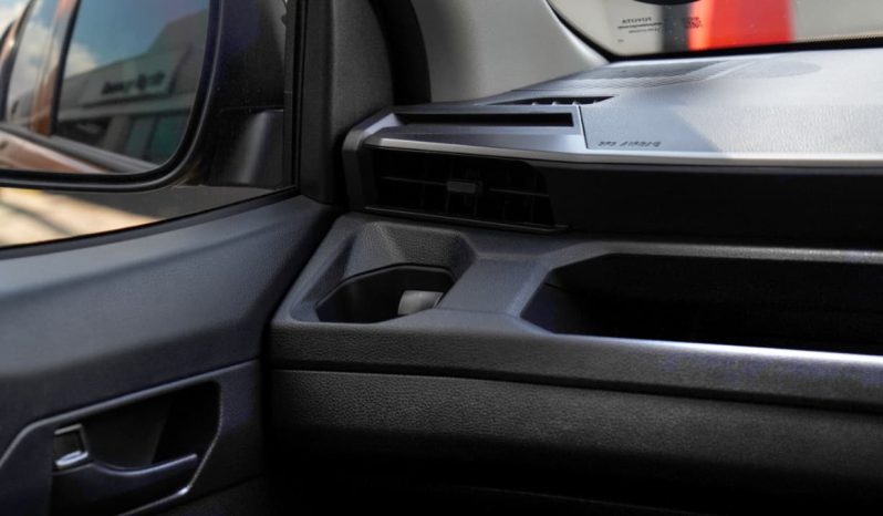 
								Toyota Hilux 2.8GD-6 Double Cab SRX 4×4 full									