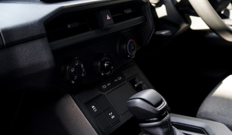 
								Toyota Hilux 2.8GD-6 Double Cab SRX 4×4 full									