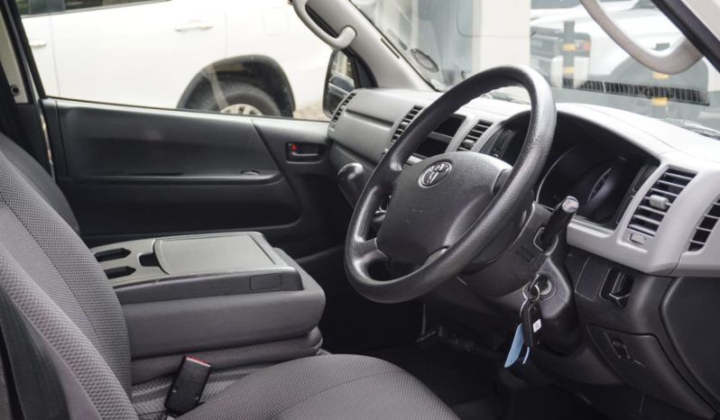 
								Toyota Quantum 2.7 Panel Van full									