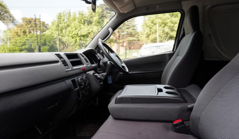 
								Toyota Quantum 2.7 Panel Van full									