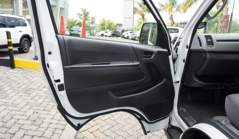 
								Toyota Quantum 2.7 Panel Van full									